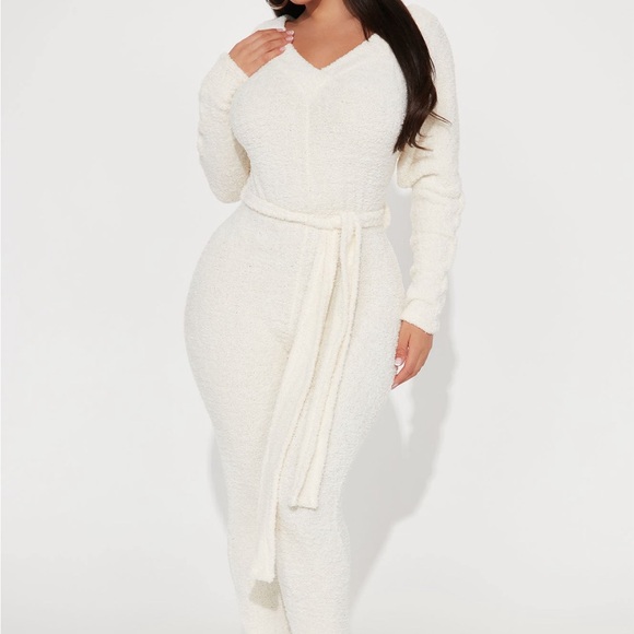 Hot new sweater Jumpsuit - Picture 1 of 6